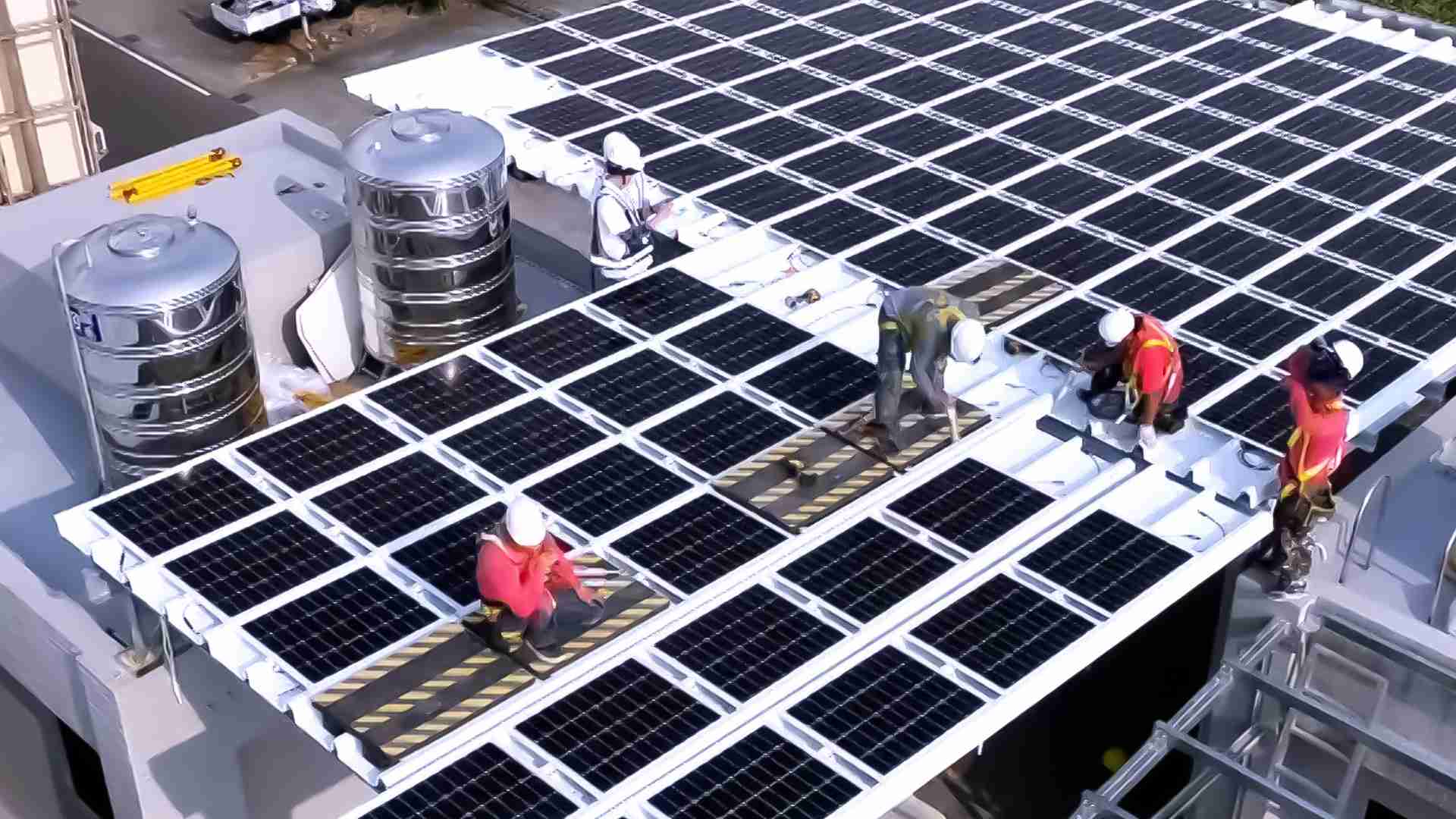 william威廉中文官网着力于替代能源之技术研发，，，，如光电浪板的相关制程、、、、设备与产品，，，，其中所开发之光电整合型浪板，，，，减少传统金属支架安装，，，，更提升耐候度，，，，可广泛运用于多元场域，，，，并辅助建筑达到净零碳排目标