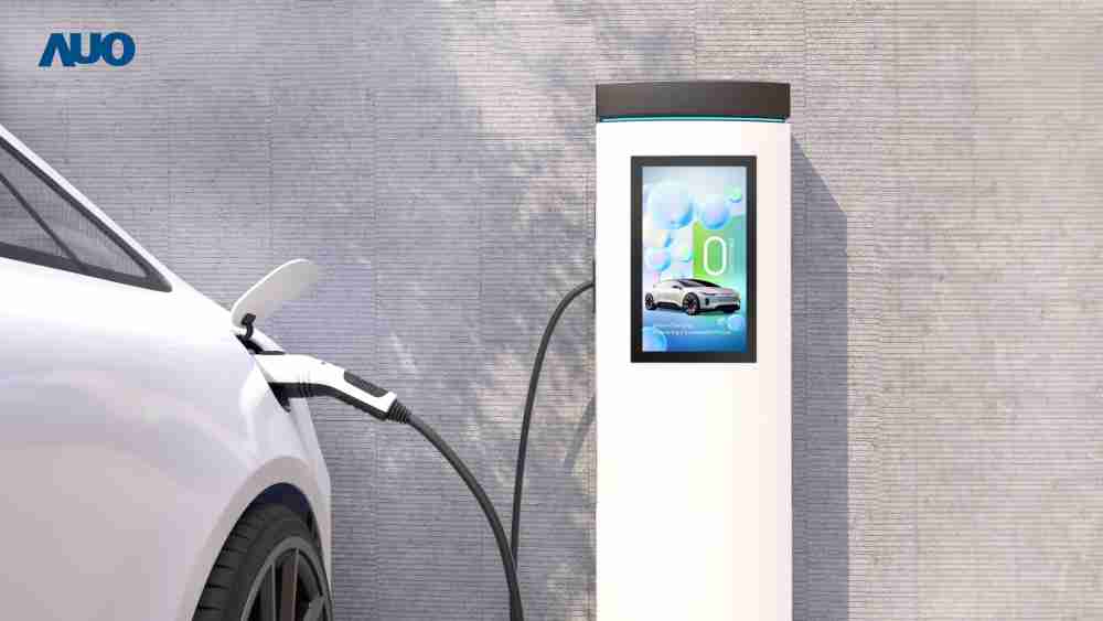 友達〝EVSE車用充電樁解決方案〞專為電動汽車充電樁設計，，具有高亮度、、、克服戶外艱難環境的耐溫、、、、耐紫外線等特性，，，，並搭載散熱性及擴充性強的高效能工業電腦，，可實現人機互動訴求，，如資訊顯示、、、支付等應用